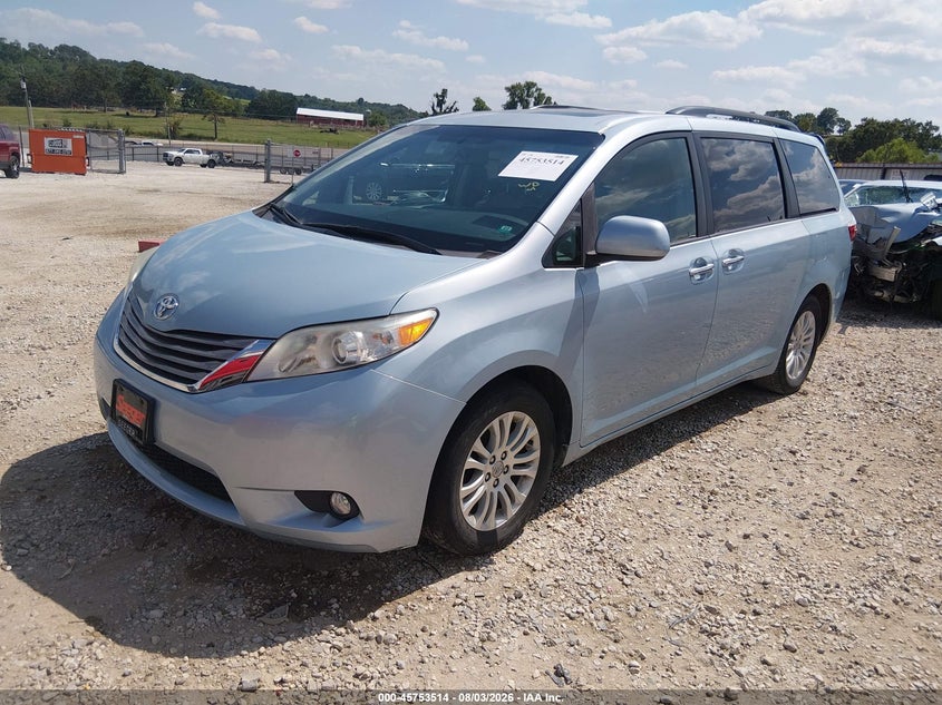 TOYOTA SIENNA - zdjęcie 2