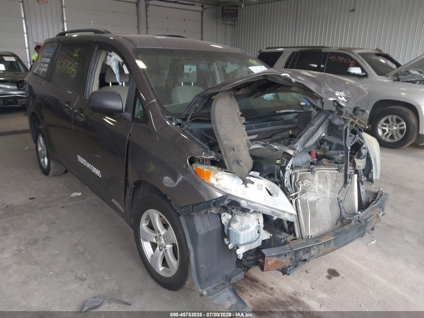 TOYOTA SIENNA - zdjęcie 6