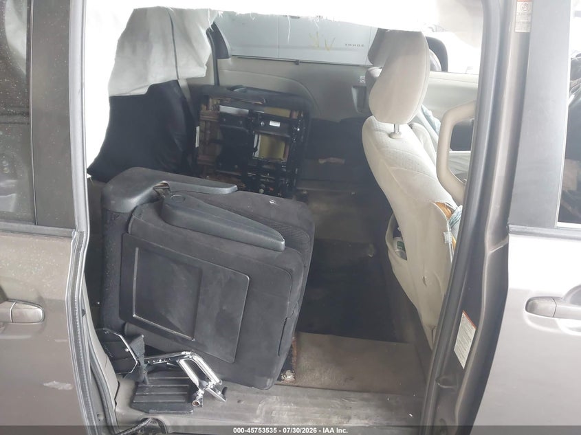 TOYOTA SIENNA - zdjęcie 8