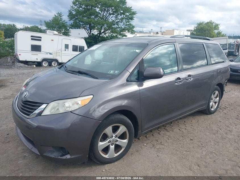 Vin: 5tdkk3dc2ds375643, lot: 46252374, toyota sienna le v6 8 passenger 20132