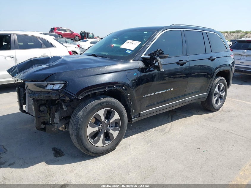 2024 Jeep Grand Cherokee 4Xe, Front End, IAAI, VIN 1C4RJYB67RC711257 — photo 2