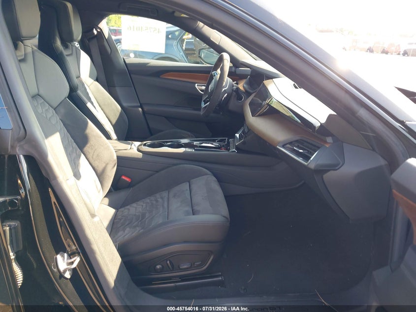 2022 AUDI E-TRON GT auction photo 5