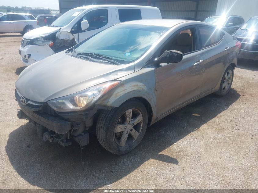 2013 HYUNDAI ELANTRA auction photo 2