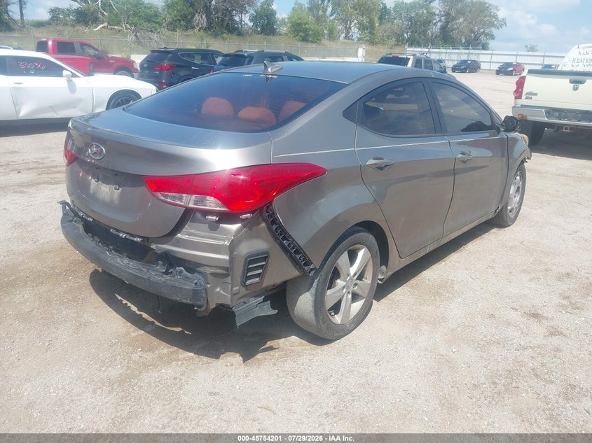 2013 HYUNDAI ELANTRA auction photo 4