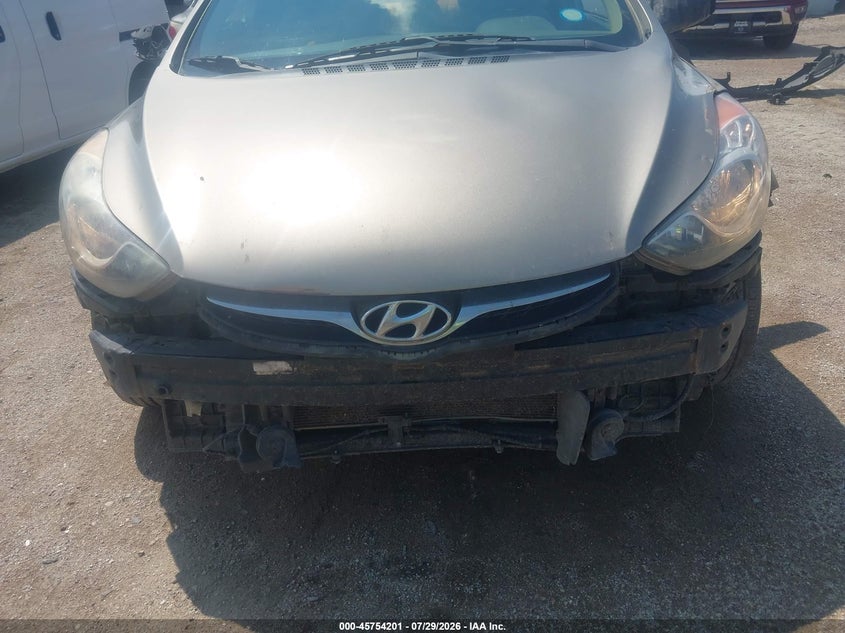 2013 HYUNDAI ELANTRA auction photo 6