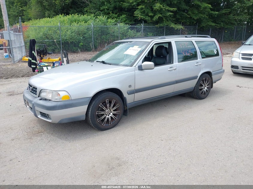 2000 VOLVO V70 auction photo 2