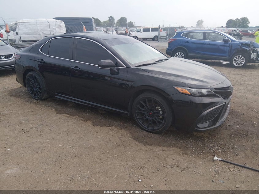 2021 TOYOTA CAMRY auction photo 1