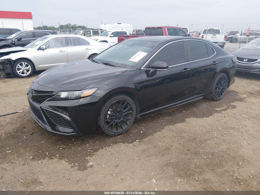 2021 TOYOTA CAMRY auction photo 2