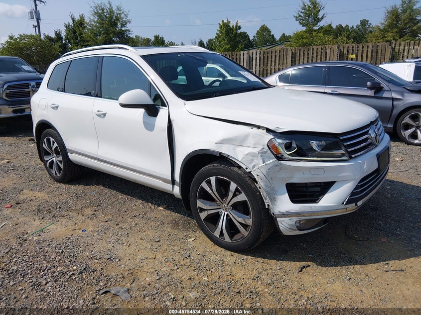 2017 VOLKSWAGEN TOUAREG auction photo 1