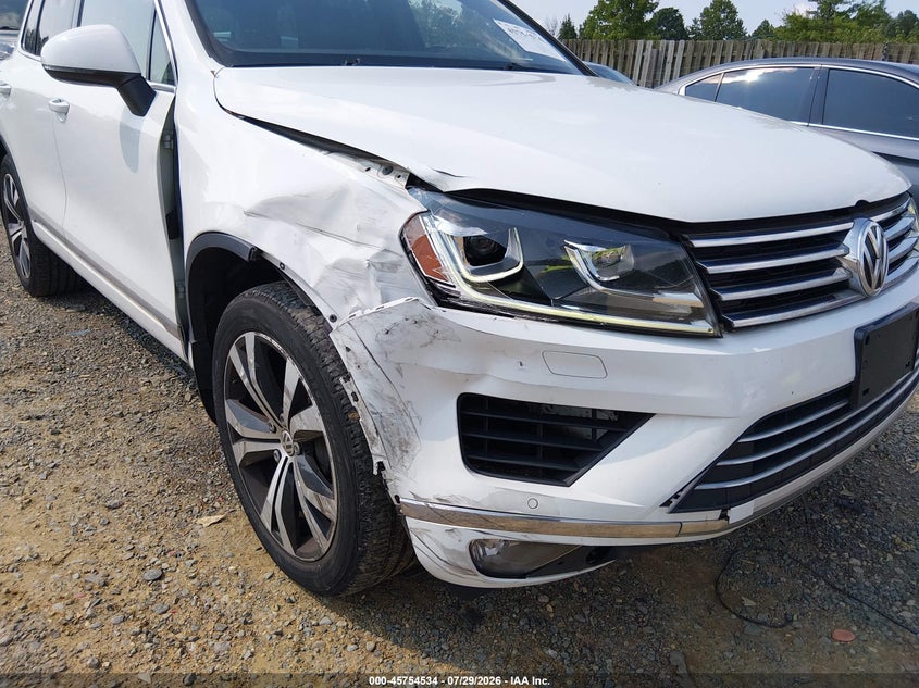2017 VOLKSWAGEN TOUAREG auction photo 6