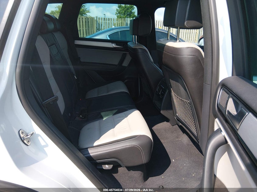 2017 VOLKSWAGEN TOUAREG auction photo 8