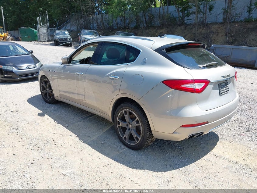 2017 MASERATI LEVANTE auction photo 3