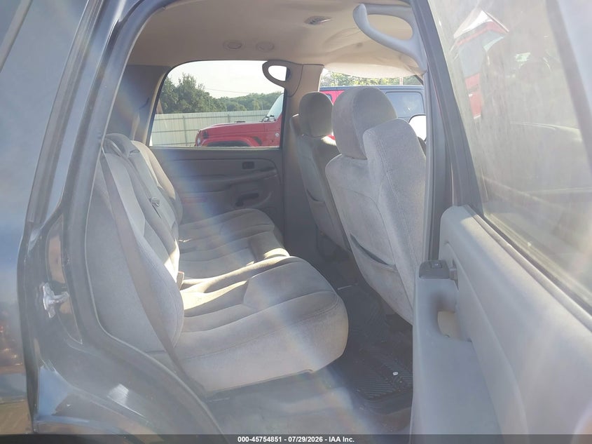 2005 GMC YUKON auction photo 8