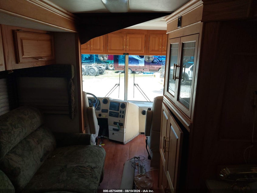 2004 WINNEBAGO VECTRA auction photo 5