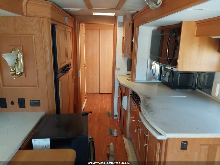 2004 WINNEBAGO VECTRA auction photo 8