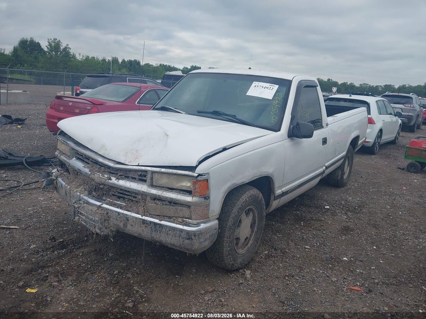 1996 Chevrolet GMT-400, Front End, IAAI, VIN 1GCEC14M8TZ136019 — photo 2