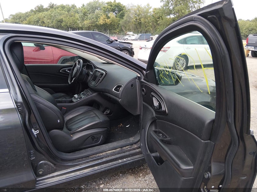 2015 CHRYSLER 200 auction photo 5