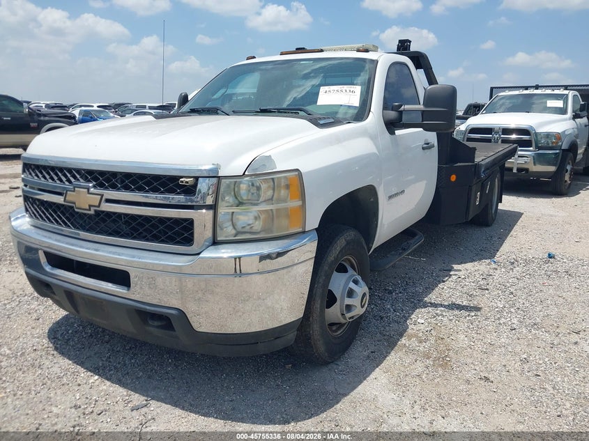 2011 CHEVROLET SILVERADO 3500HD CHASSIS auction photo 2