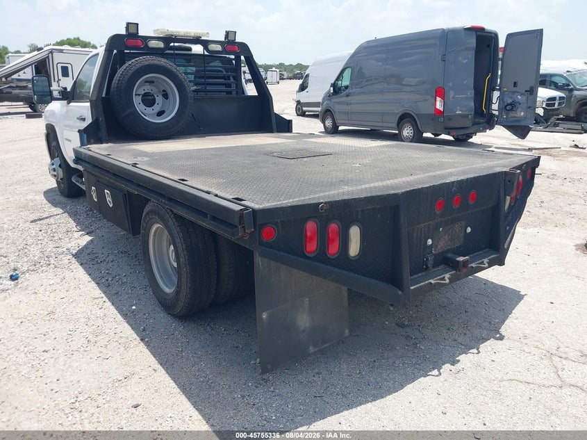 2011 CHEVROLET SILVERADO 3500HD CHASSIS auction photo 3