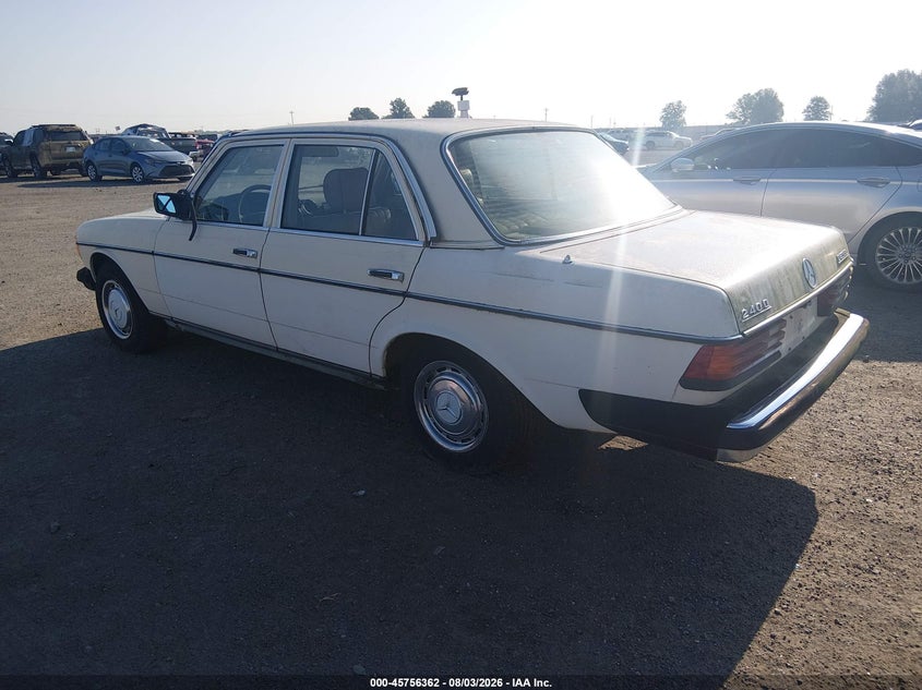 1983 MERCEDES-BENZ 240 auction photo 3