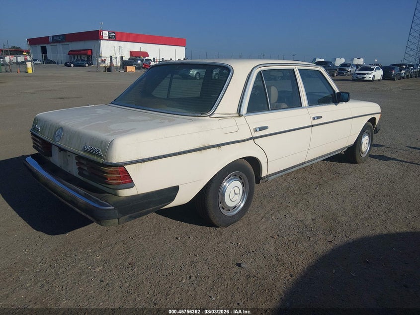 1983 MERCEDES-BENZ 240 auction photo 4