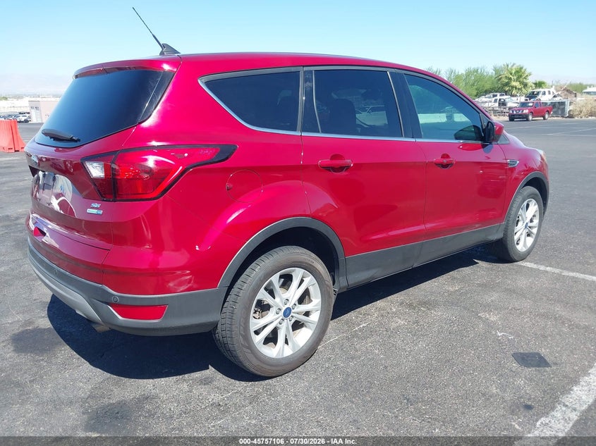 Vin: 1fmcu9gd4kua06342, lot: 46255829, ford escape se 20194