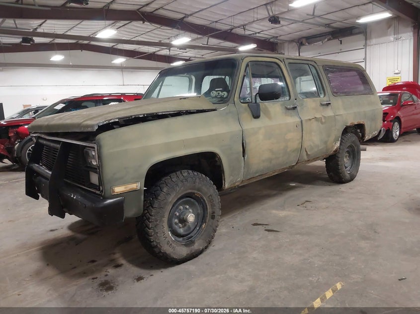 1983 CHEVROLET SUBURBAN auction photo 2