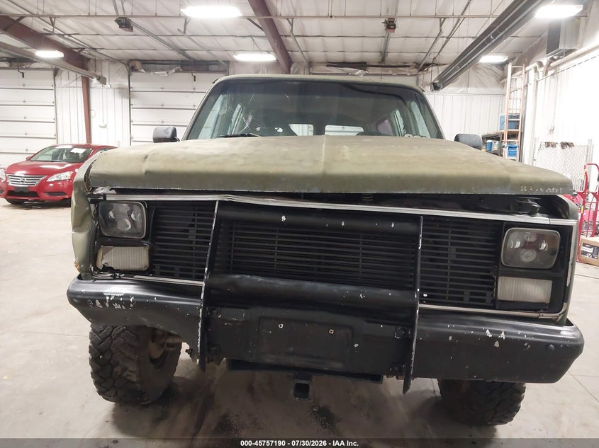 1983 CHEVROLET SUBURBAN auction photo 6
