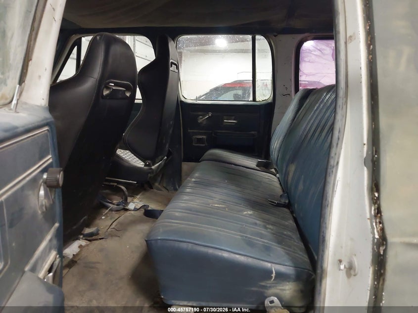 1983 CHEVROLET SUBURBAN auction photo 8