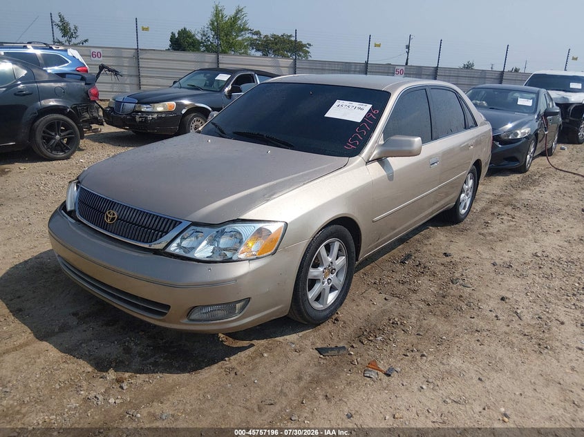 2001 Toyota Avalon, Right Front, IAAI, VIN 4T1BF28B01U195306 — photo 2