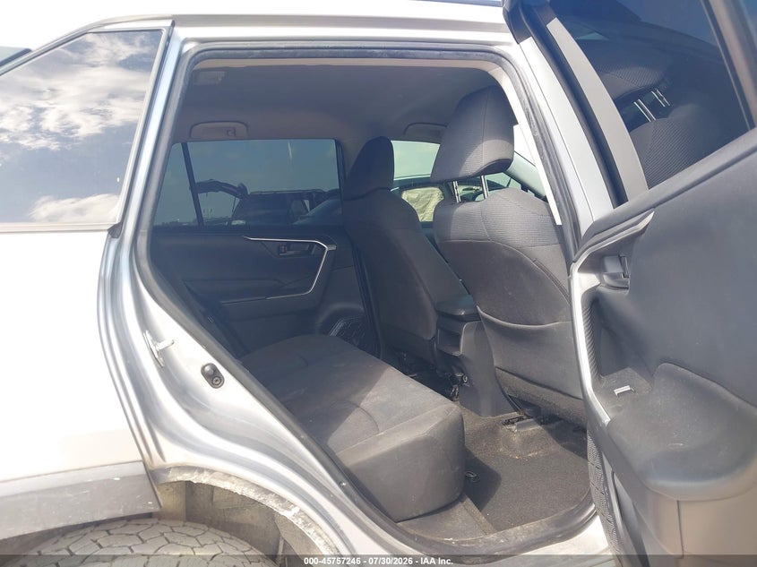 TOYOTA RAV4 - zdjęcie 8