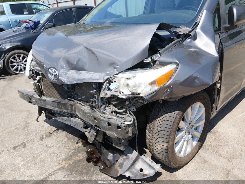 2017 TOYOTA SIENNA XLE 7 PASSENGER - zdjęcie 6