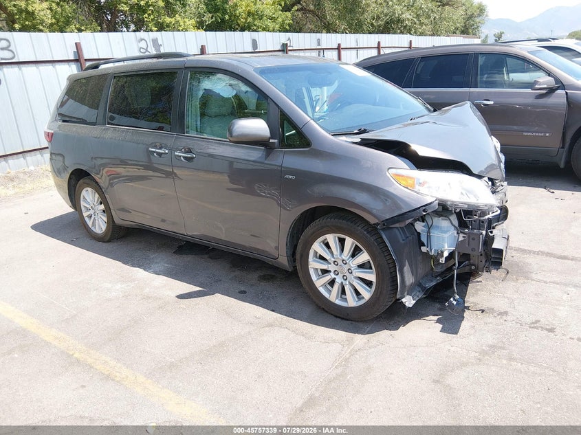 2017 TOYOTA SIENNA auction photo 1
