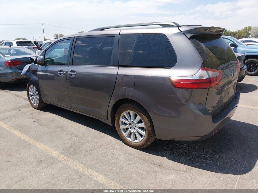 2017 TOYOTA SIENNA auction photo 3