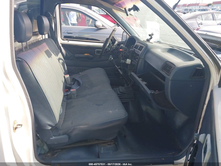 1995 NISSAN TRUCK auction photo 5