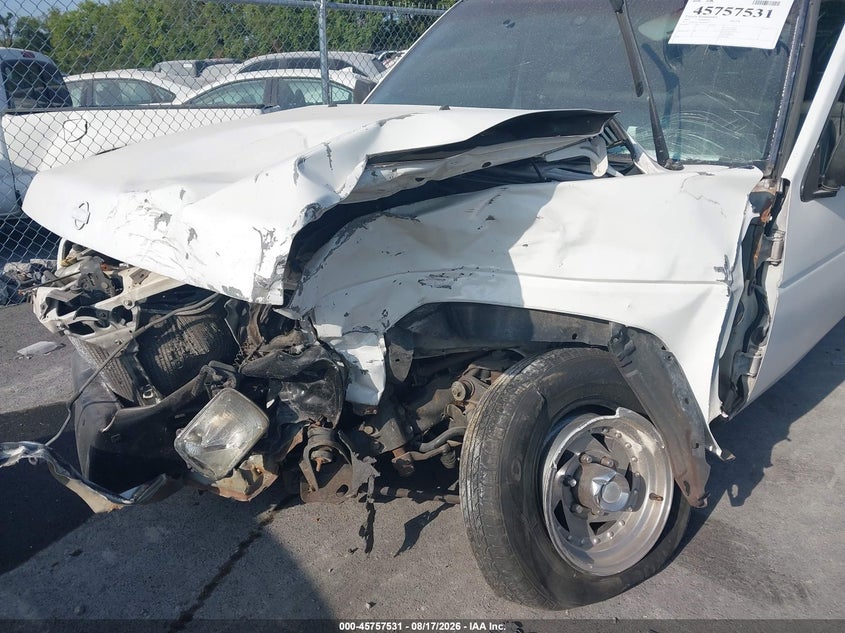 1995 NISSAN TRUCK auction photo 6