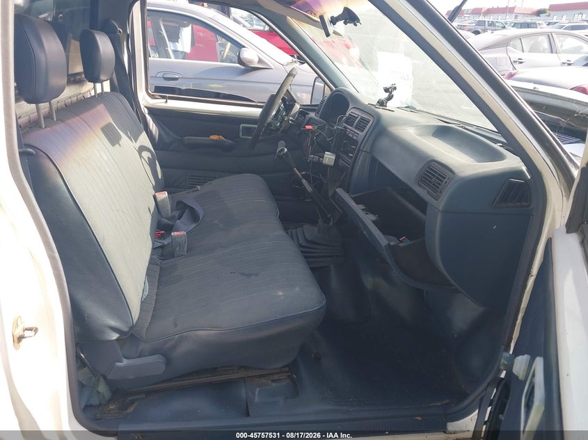 1995 NISSAN TRUCK auction photo 8