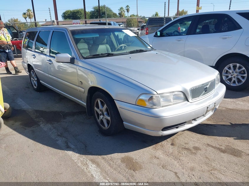 1999 VOLVO V70 auction photo 1