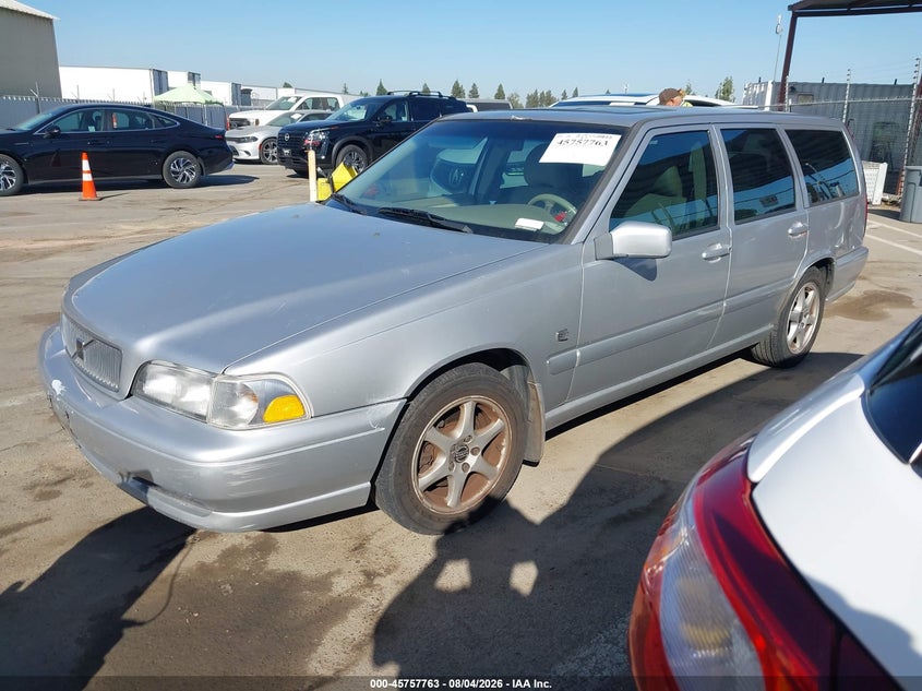 1999 VOLVO V70 auction photo 2