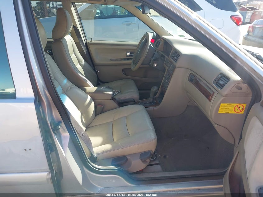 1999 VOLVO V70 auction photo 5