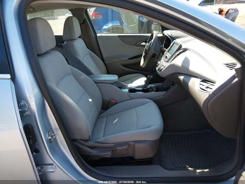 2017 CHEVROLET MALIBU HYBRID auction photo 5