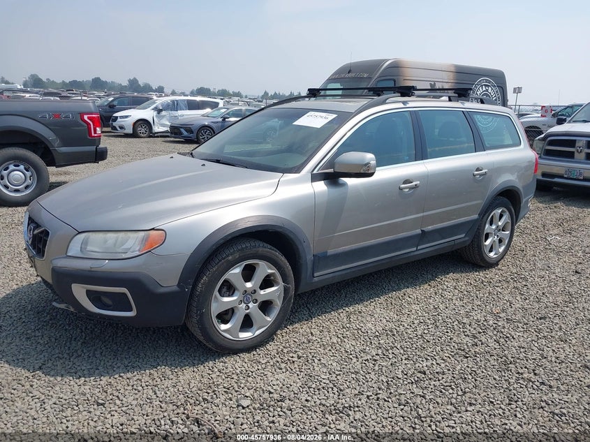 2011 Volvo XC70, Normal Wear & Tear, IAAI, VIN YV4902BZ5B1099049 — photo 2