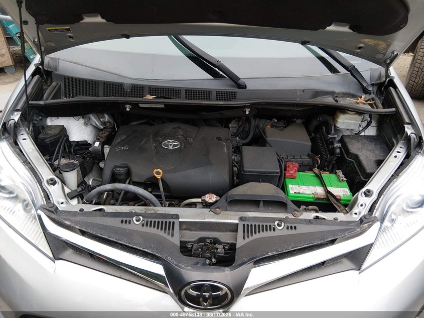 TOYOTA SIENNA - zdjęcie 10