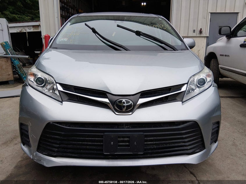 TOYOTA SIENNA - zdjęcie 12