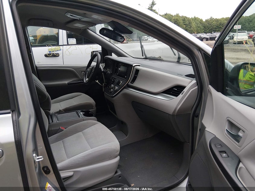 TOYOTA SIENNA - zdjęcie 5