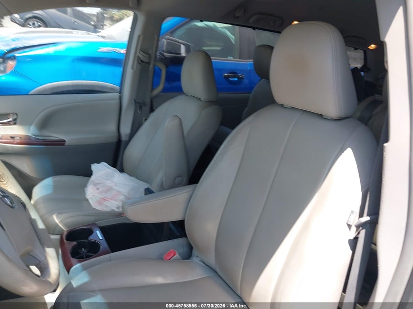 2014 TOYOTA SIENNA VAN 3.5L V-6 DOHC, VVT, 266HP