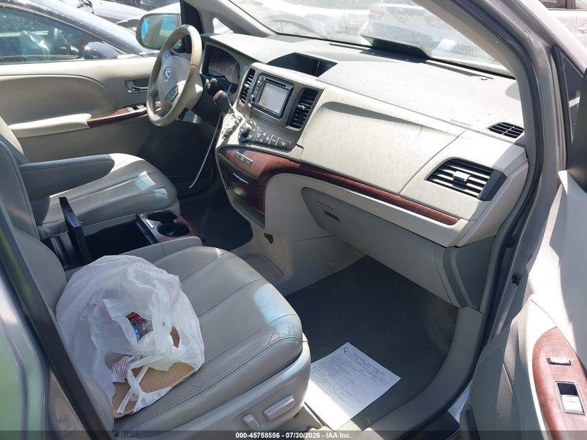 2014 TOYOTA SIENNA VAN 3.5L V-6 DOHC, VVT, 266HP