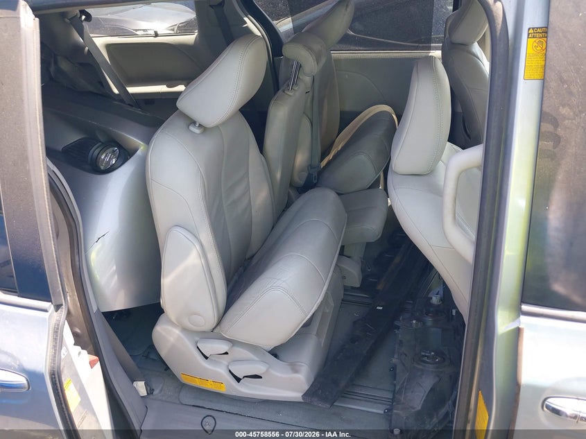 2014 TOYOTA SIENNA VAN 3.5L V-6 DOHC, VVT, 266HP