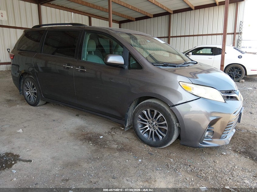 Vin: 5tdyz3dc0js933541, lot: 46257532, toyota sienna xle 8 passenger 2018 img_1