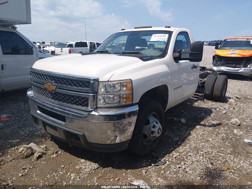 2013 CHEVROLET SILVERADO 3500HD CHASSIS auction photo 2
